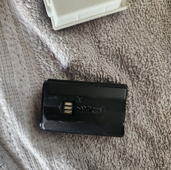 XBOX 360 CONTROLLERS, - Picture 5 of 8